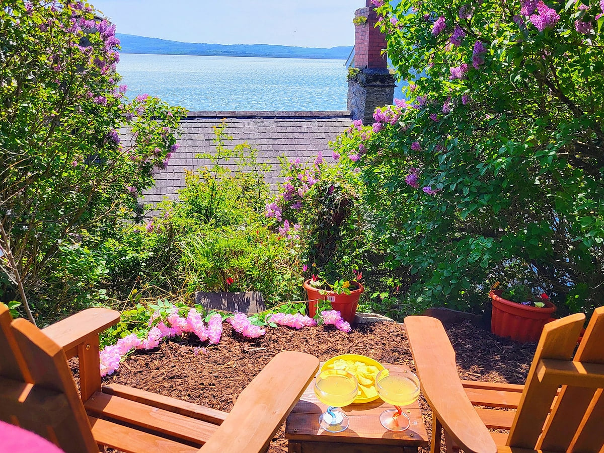 Suntrap roof level garden, very private, brilliant for relaxing, tanning, reading a book, birdwatching, stargazing, or just enjoying the view and tranquility.