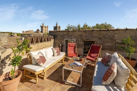 Uzès, Place aux Herbes Penthouse 360 city rooftop image 1