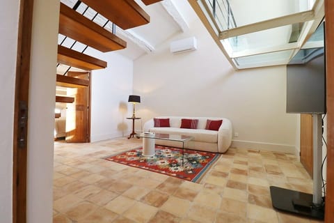Uzès Place aux Herbes Le Belvédère Apt – Exceptional image 5