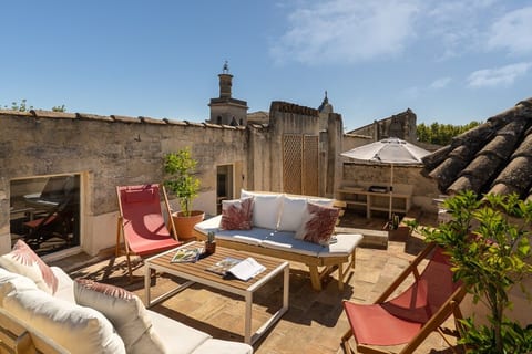 Uzès, Place aux Herbes Penthouse 360 city rooftop image 3