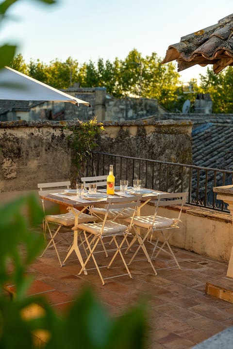 Uzès, Place aux Herbes Penthouse 360 city rooftop image 5