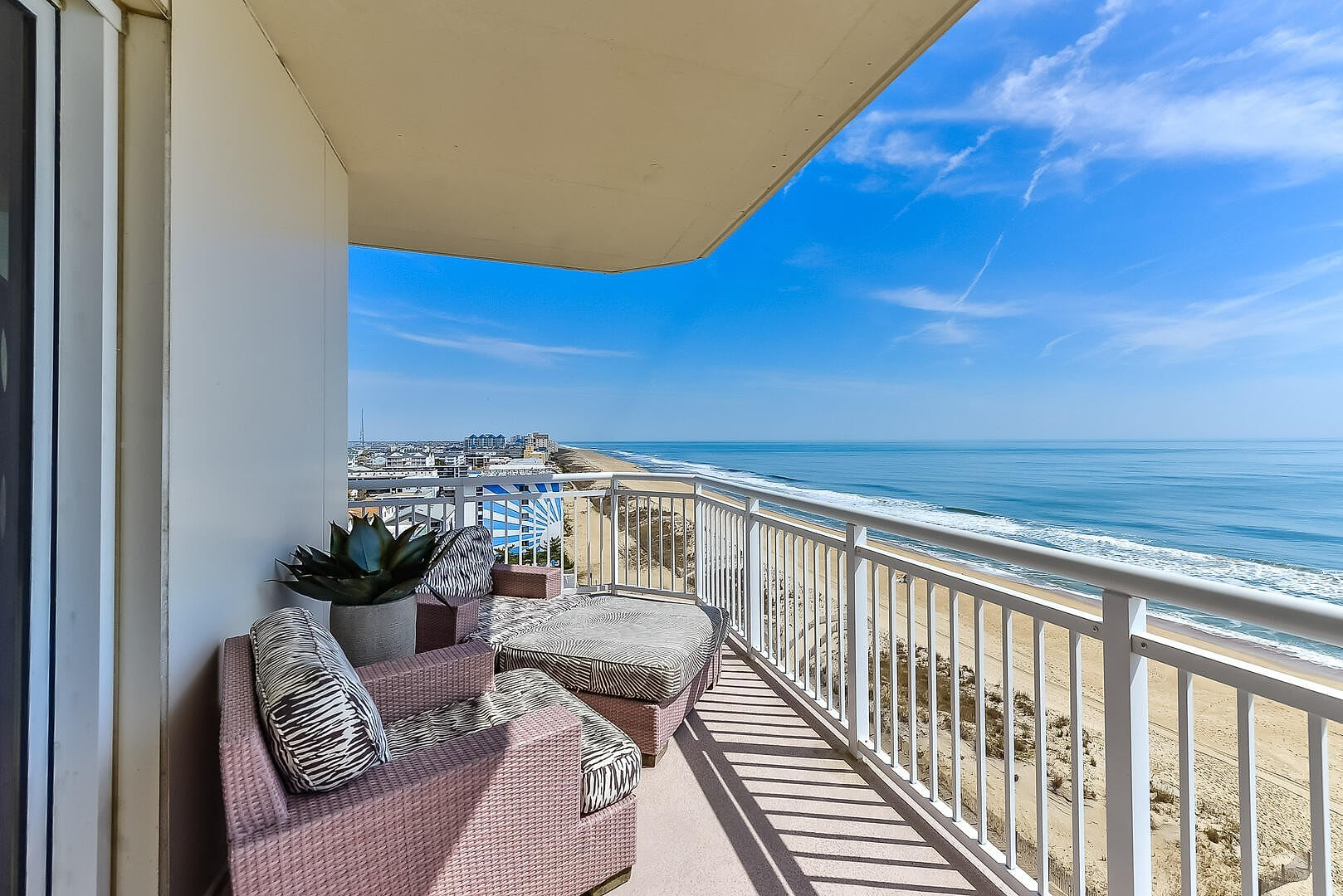 Luxurious 4 bedroom oceanfront condo Beachside