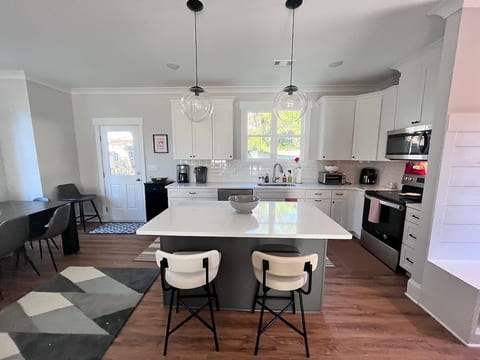 Kitchen and dining options