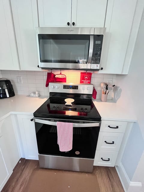 Range, Oven, Microwave