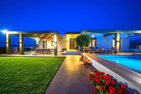 MythicOlive/Group up to13/Heated Pool&Amazing view image 5
