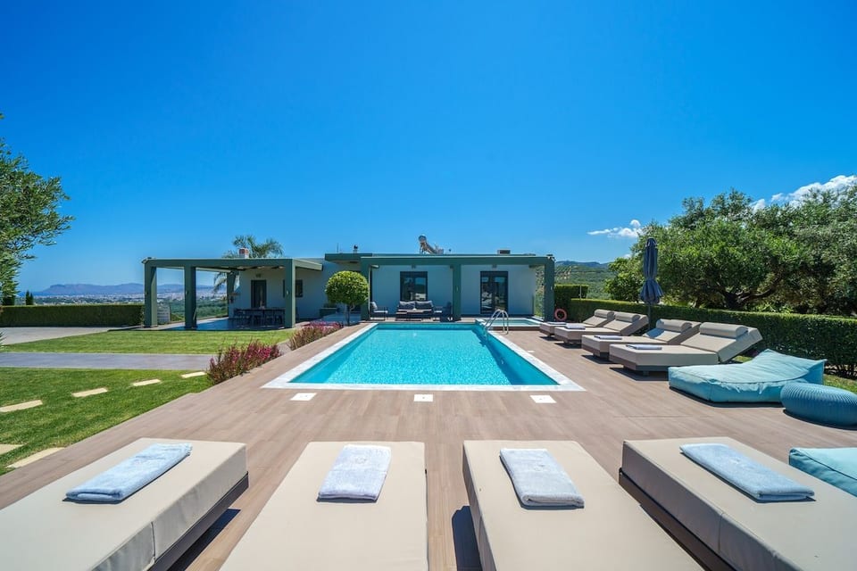 MythicOlive/Group up to13/Heated Pool&Amazing view image 1