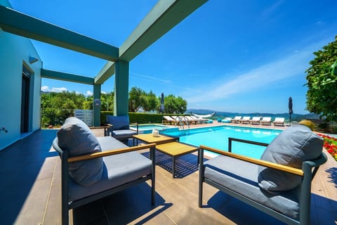 MythicOlive/Group up to13/Heated Pool&Amazing view image 2