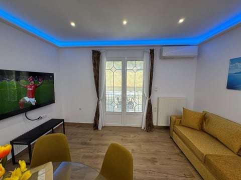 Spacious 2BR | 160m Metro | Piraeus 3min-6 Guests image 2