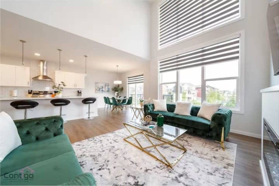 Orchard Escape | Lake View | Sleeps 14 |Near Airpt - Edmonton
