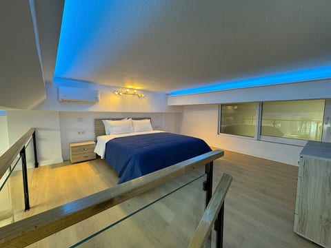 Modern Loft | 160m Metro | 3min Piraeus | 6 Guests image 5