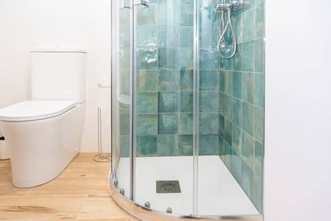 Comfortable 4 Bedroom Stay in Zaragoza