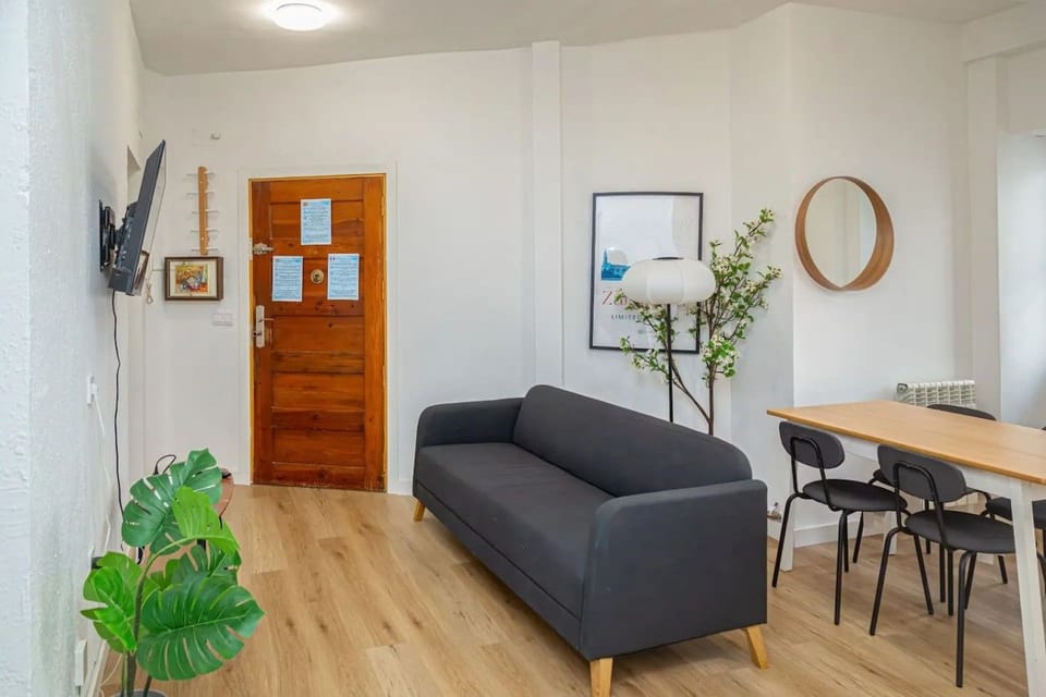 Comfortable 4 Bedroom Stay in Zaragoza - Zaragoza