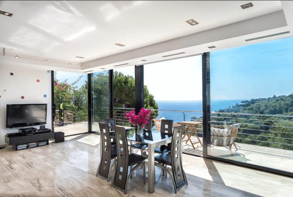 Ocean view living-dining room