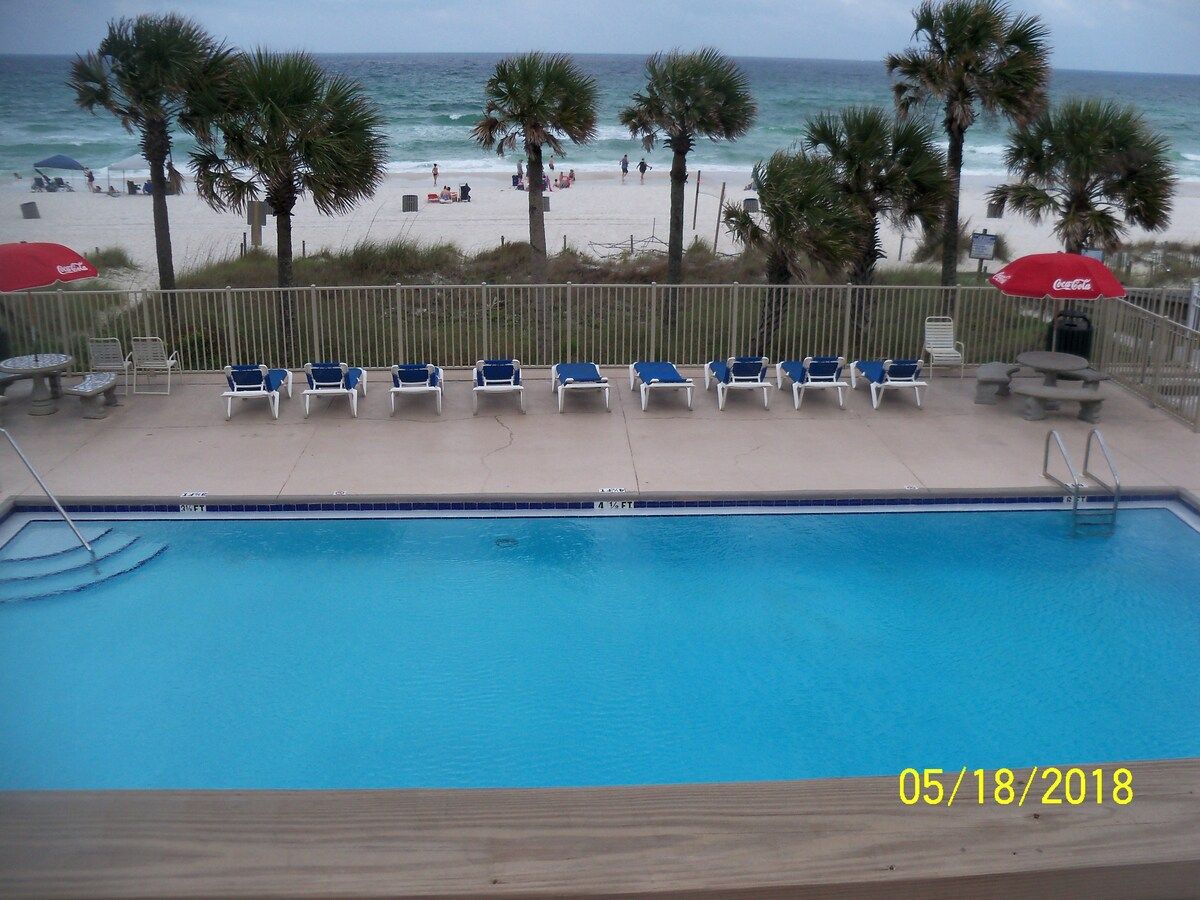 The beach front pool, picture taken from the upstairs sun deck.