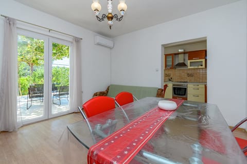 Apartments Ian - Unit 378897-13