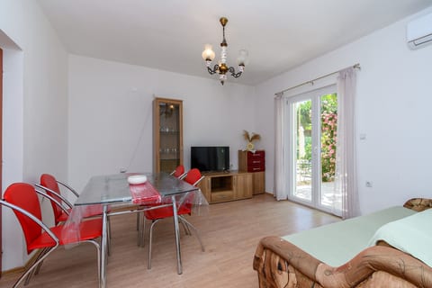 Apartments Ian - Unit 378897-13