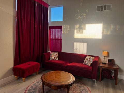 Cozy Orange Bedroom Artist Retreat Koreatown Vegas image 5
