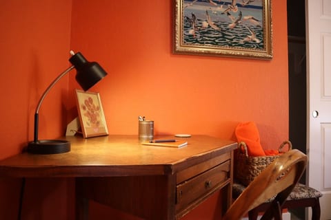Cozy Orange Bedroom Artist Retreat Koreatown Vegas image 2