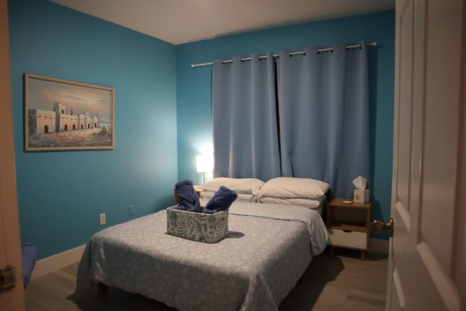Cozy Blue Bedroom in House Koreatown Las Vegas image 1