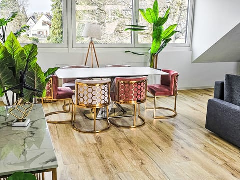 Luxus 80m² Dachgeschoss City Wohnung