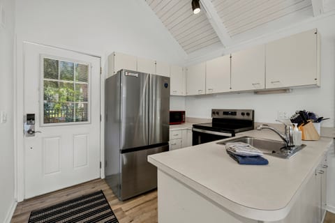 Sea Pines · Walk to Beach · Lagoon Deck · 3BR
