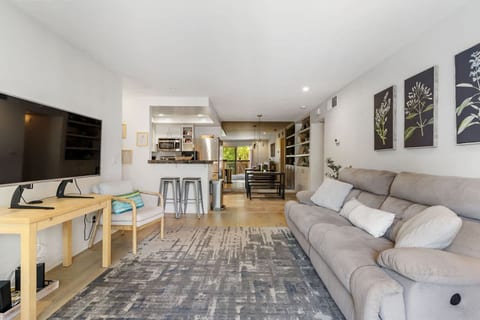 Cozy 2-bedroom in Central SD