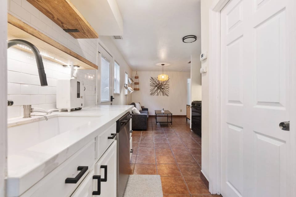 * Downtown Gem | Near Petco, Dining & Fun Spots * - San Diego