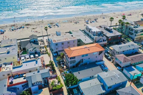 Beach House | 150ft from beach & 3 parking spots!
