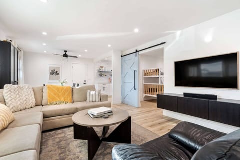 Surf Farmhouse | Hot Tub, Big Backyard, Sleeps 7!