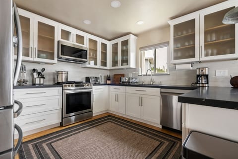 *New* Cozy Leucadia Beach House with Parking!