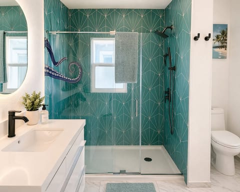 CasaViva Sky · Spacious 3BR w/ City Views, Firepit & Backyard — Walk to Hillcrest Dining, 5 Min to Zoo & Balboa Park
