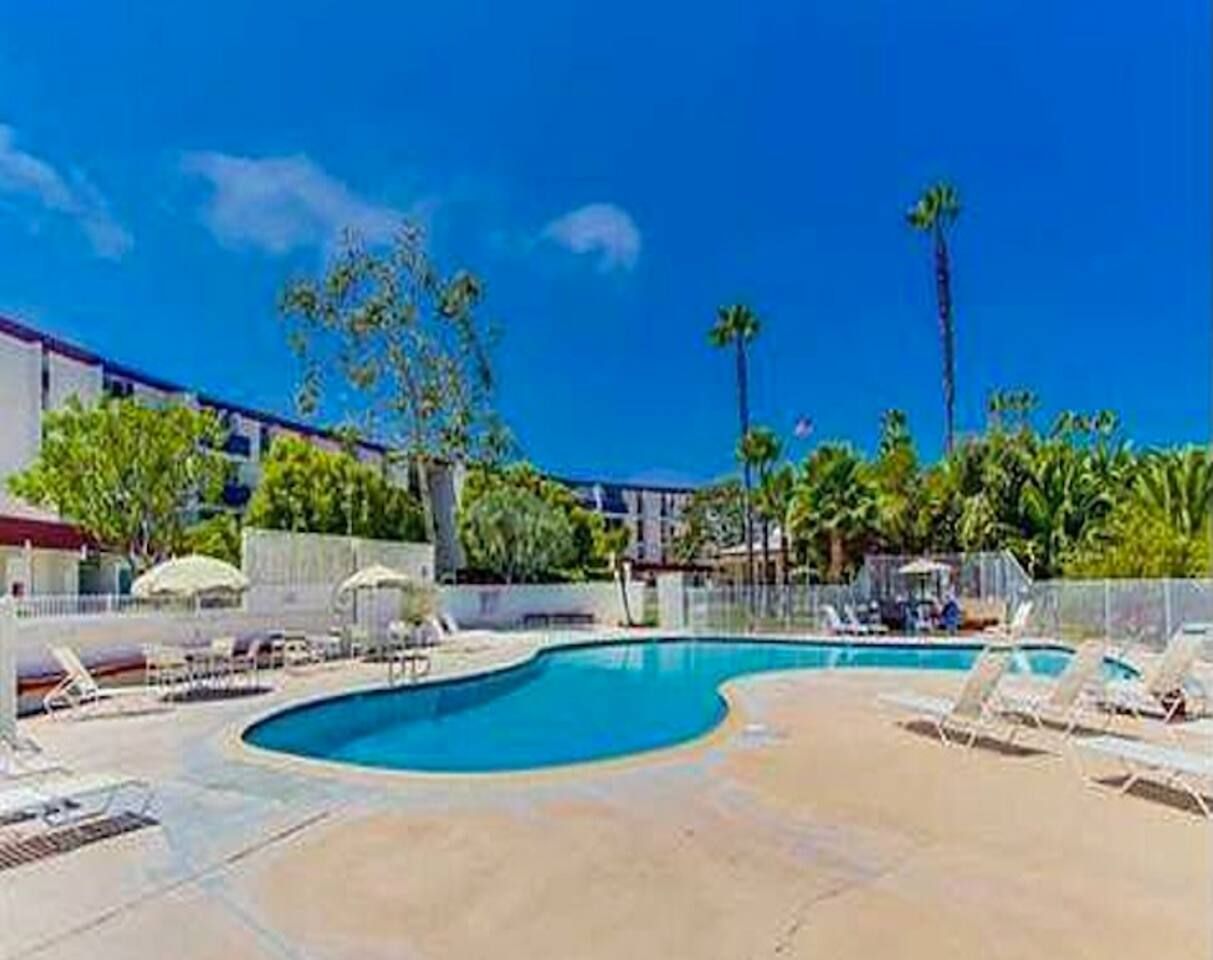 🌴ResortSetting w/Pool close to beach/downtown 🌴