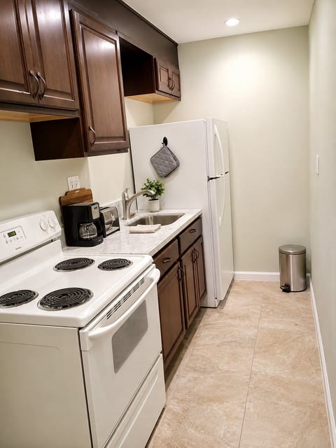 ResortSetting w/Pool close to beach/downtown 
