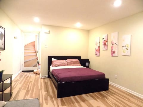 ResortSetting w/Pool close to beach/downtown 
