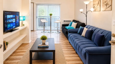 Studio Apartment with Pool in the Heart of MissionValley