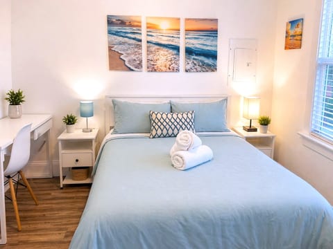 CasaViva Luna · 3BR/2BA w/ Private Firepit & Front Yard — Walk to Hillcrest & North Park, 5 Min to Zoo, SeaWorld & Beaches