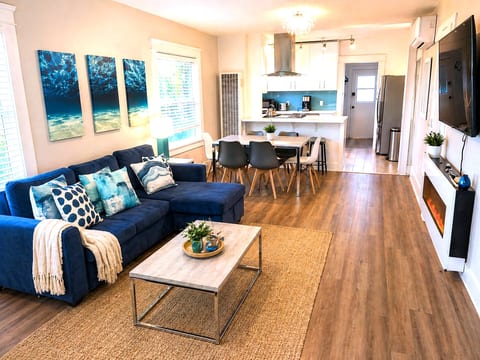 CasaViva Luna · 3BR/2BA w/ Private Firepit & Front Yard — Walk to Hillcrest & North Park, 5 Min to Zoo, SeaWorld & Beaches