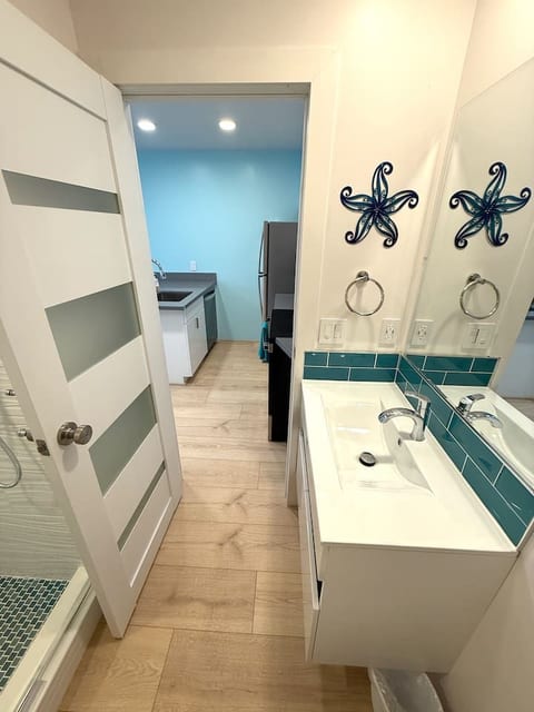 CasaViva Sol · Modern Pet-Friendly Studio w/ Patio & Shared Yard — Walk to Eats & Coffee, 5 Min to Gaslamp & Beaches