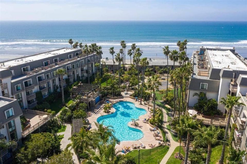 SolMar Vista · 2BR/2BA Oceanview Condo at North Coast Village — Heated Pools, Hot Tubs & Steps to Beach, Oceanside - Oceanside