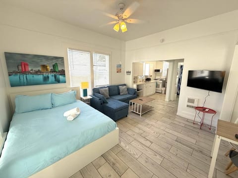 Stylish Studio w Patio Walk Downtown & Balboa Park