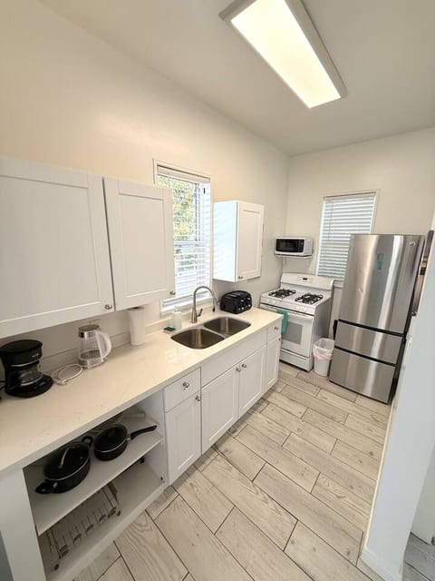 Stylish Studio w Patio Walk Downtown & Balboa Park