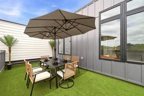 The Galleria Sky House - Huge Private patio