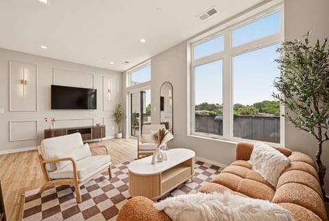 The Galleria Sky House - Huge Private patio