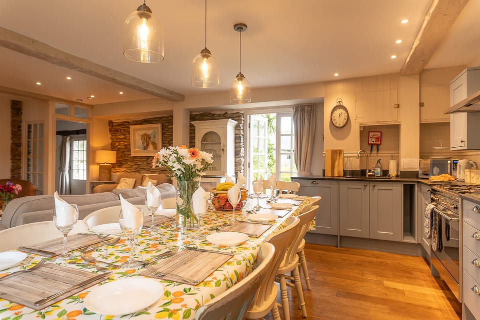 Kitchen/Dining Area
