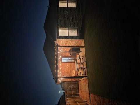 Basin Haven, King Suite, Clean Modern 3BR, Garage