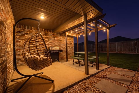 Basin Haven, King Suite, Clean Modern 3BR, Garage