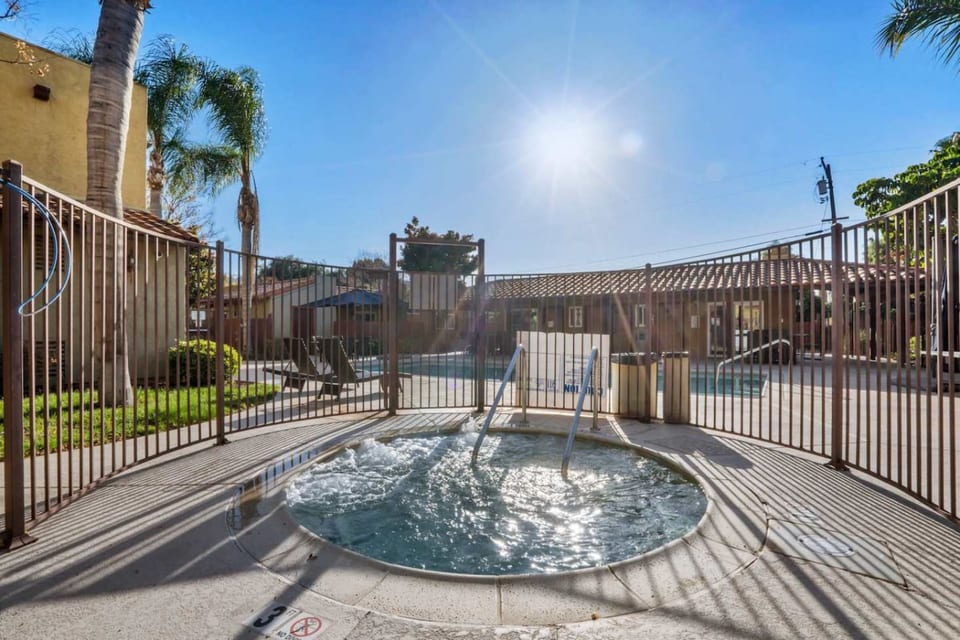 Condominio Accogliente con Piscina + Vasca Idromassaggio! - El Cajon