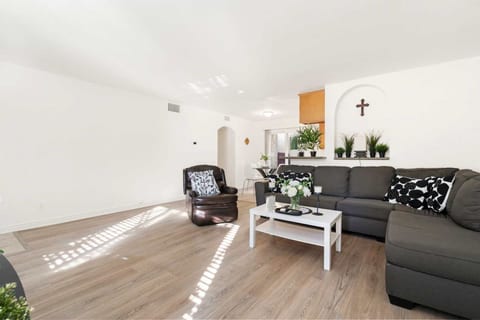 Cozy Condo with Pool + Hot Tub!