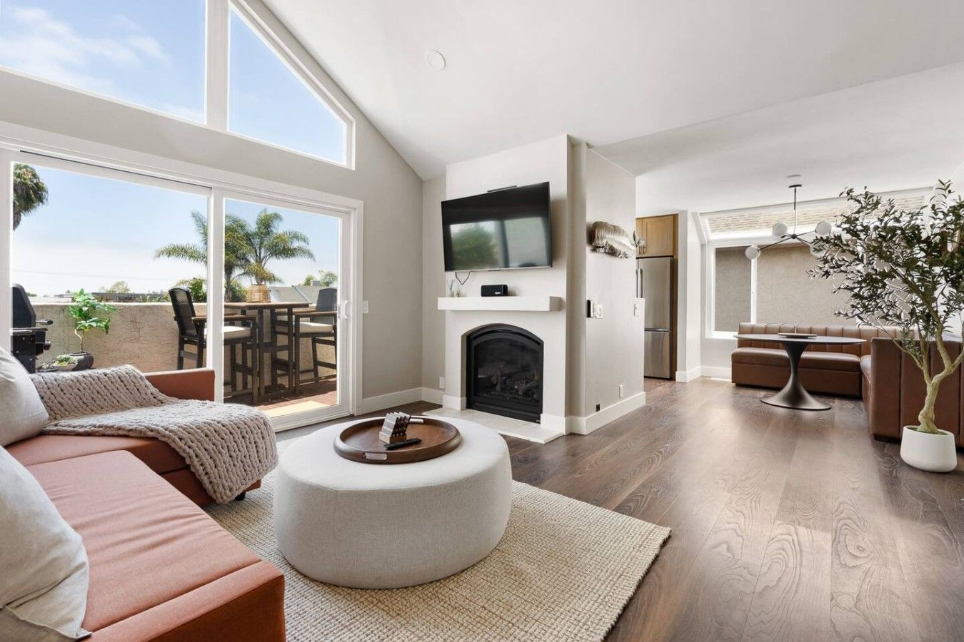 Walk to the beach! Garage parking! NEW Lux Bnb!