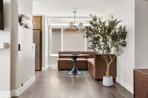 Walk to the beach! Garage parking! NEW Lux Bnb!